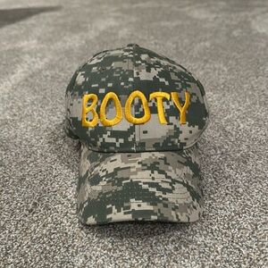 Women’s camo baseball cap